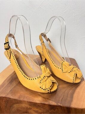 FRYE 70s Style Yellow Leather Peep-Toe Studded Slingback Wedge Kitten Heels 9M